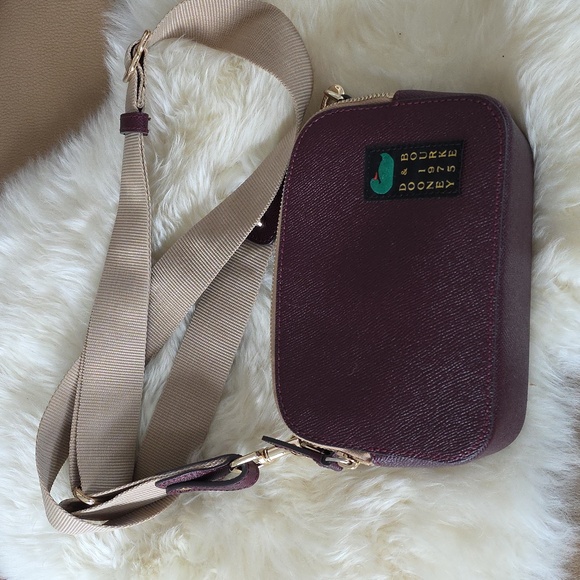 Gorgeous Dooney & Bourke Alpine Ambler 20 Grape Crossbody Bag 💜🎁 - Picture 14 of 16